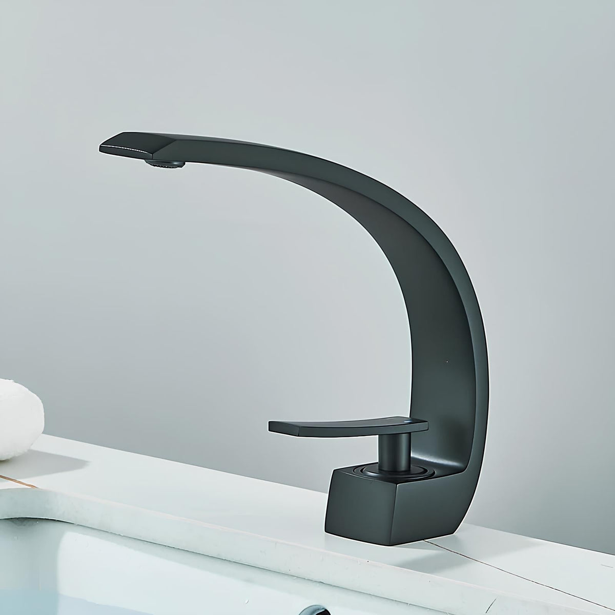 Robinet de lavabo noir minimaliste laiton poli L'art du robinet