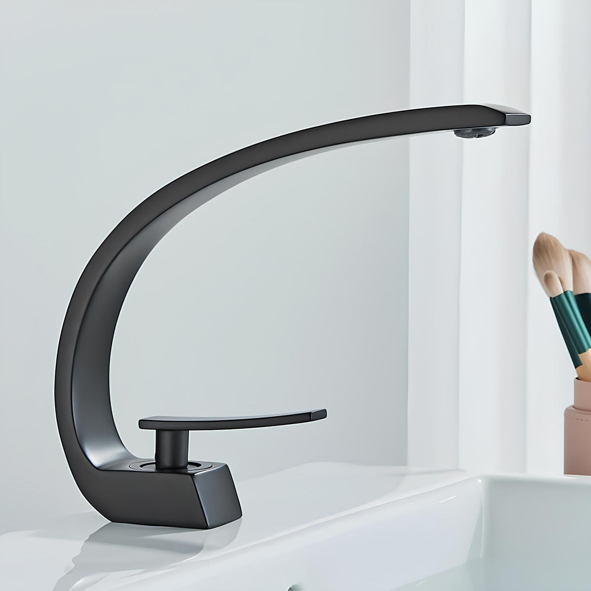 Robinet de lavabo noir minimaliste laiton poli L'art du robinet