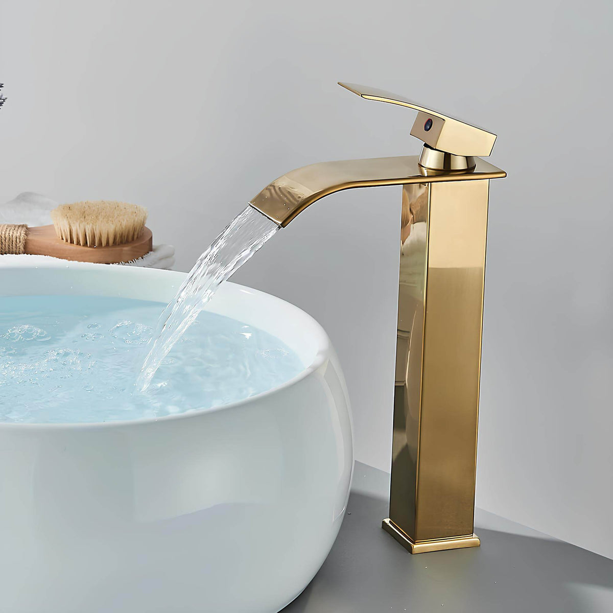 Robinet de vasque bec cascade design moderne L'art du robinet