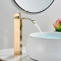 Robinet de vasque bec cascade design moderne L'art du robinet