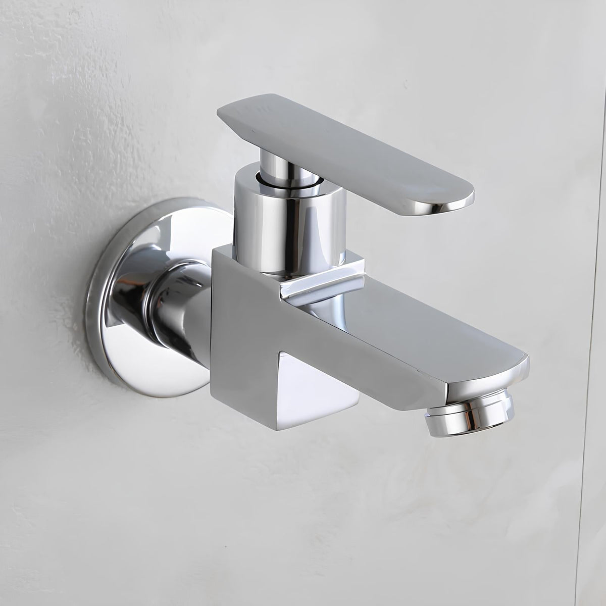 Robinet extérieur gris design minimaliste L'art du robinet