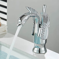 Robinet lavabo doré en forme de cygne L'art du robinet