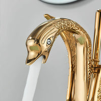 Robinet lavabo doré en forme de cygne L'art du robinet
