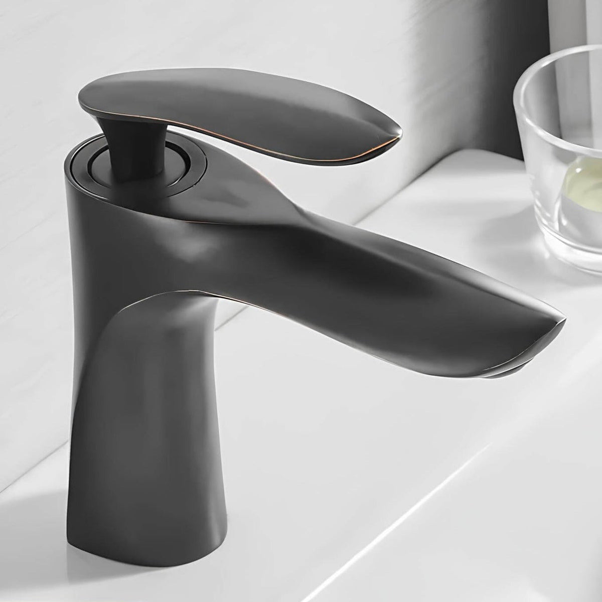 Robinet lavabo mitigeur cascade design contemporain L'art du robinet