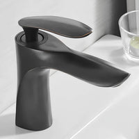 Robinet lavabo mitigeur cascade design contemporain L'art du robinet