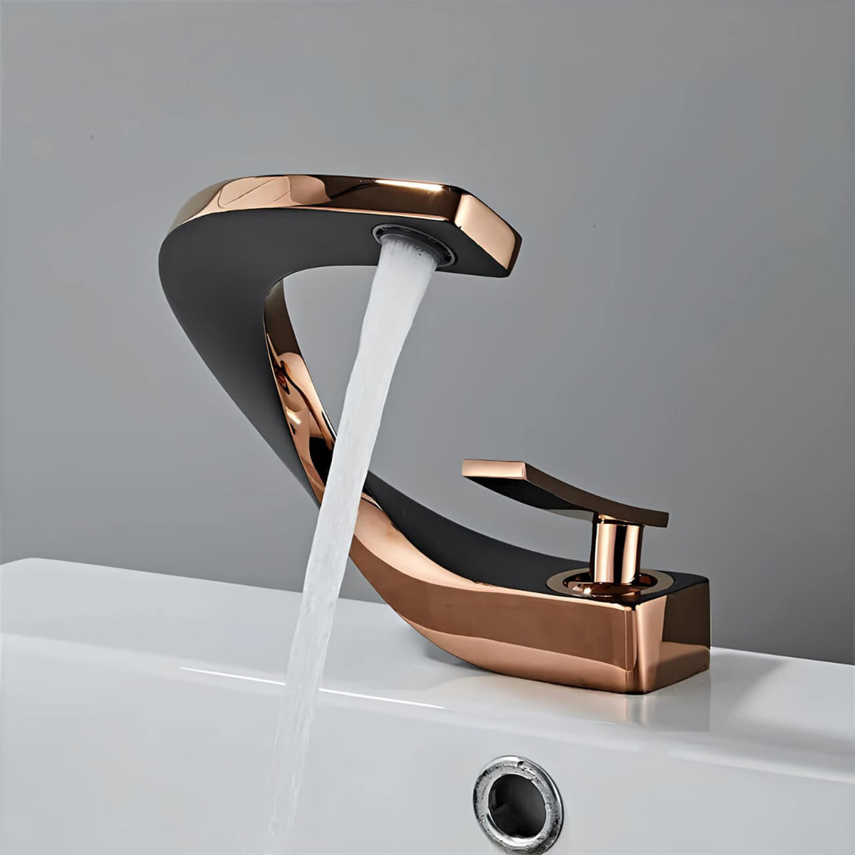 Robinet lavabo or rose design contemporain L'art du robinet