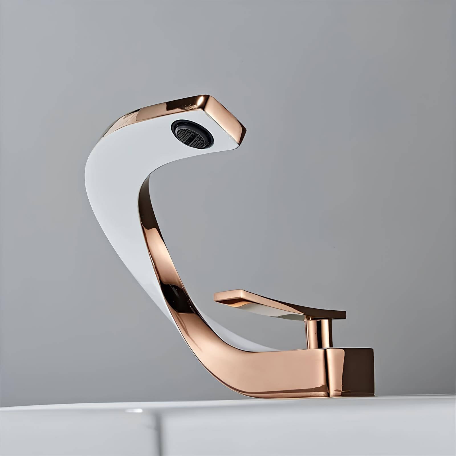 Robinet lavabo or rose design contemporain L'art du robinet