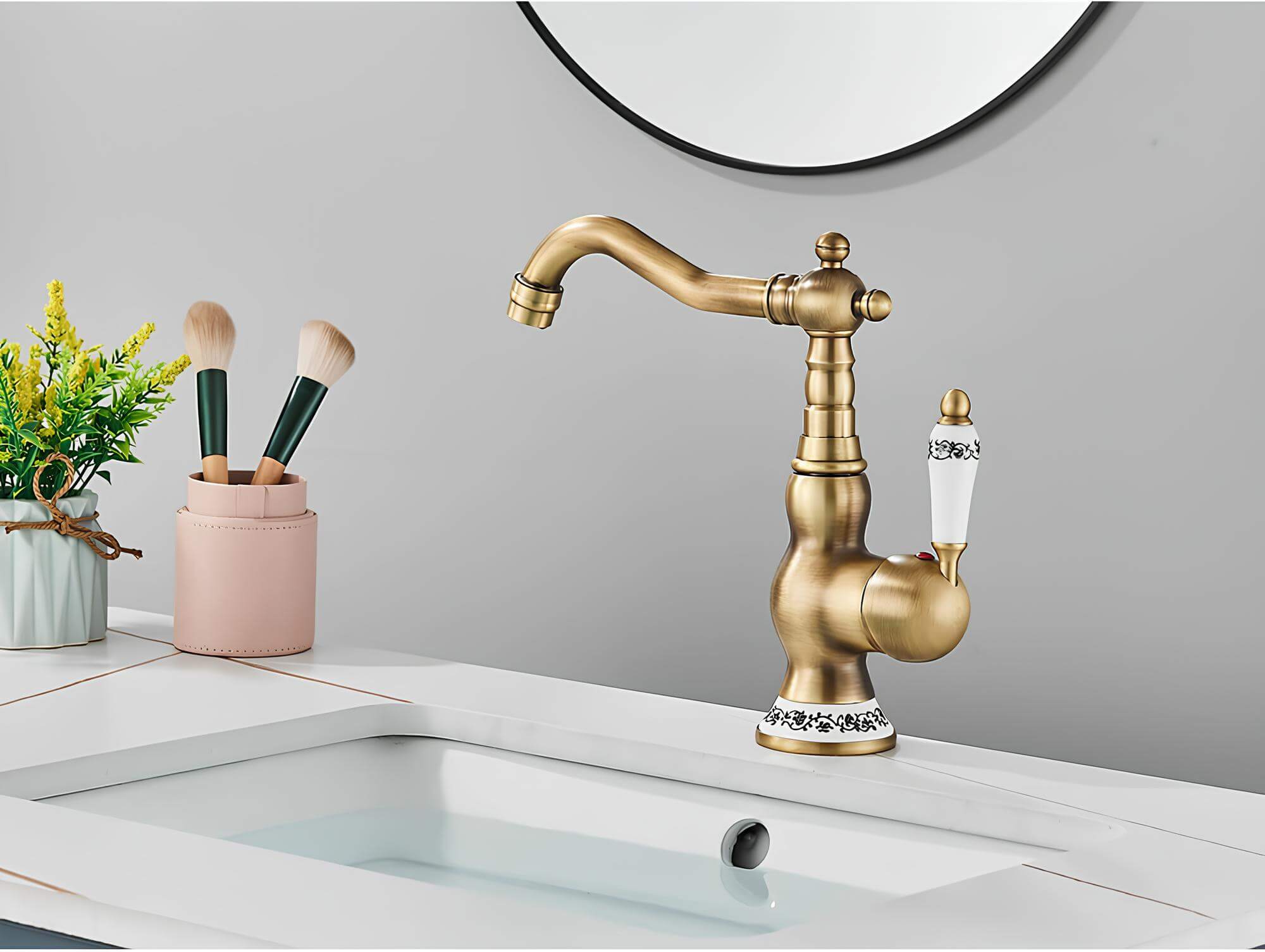 Robinet lavabo vintage bronze antique rotatif L'art du robinet