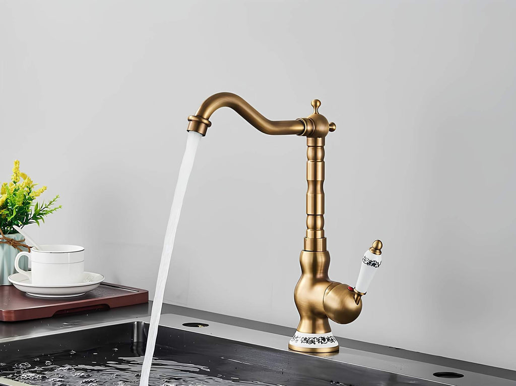 Robinet lavabo vintage bronze antique rotatif L'art du robinet