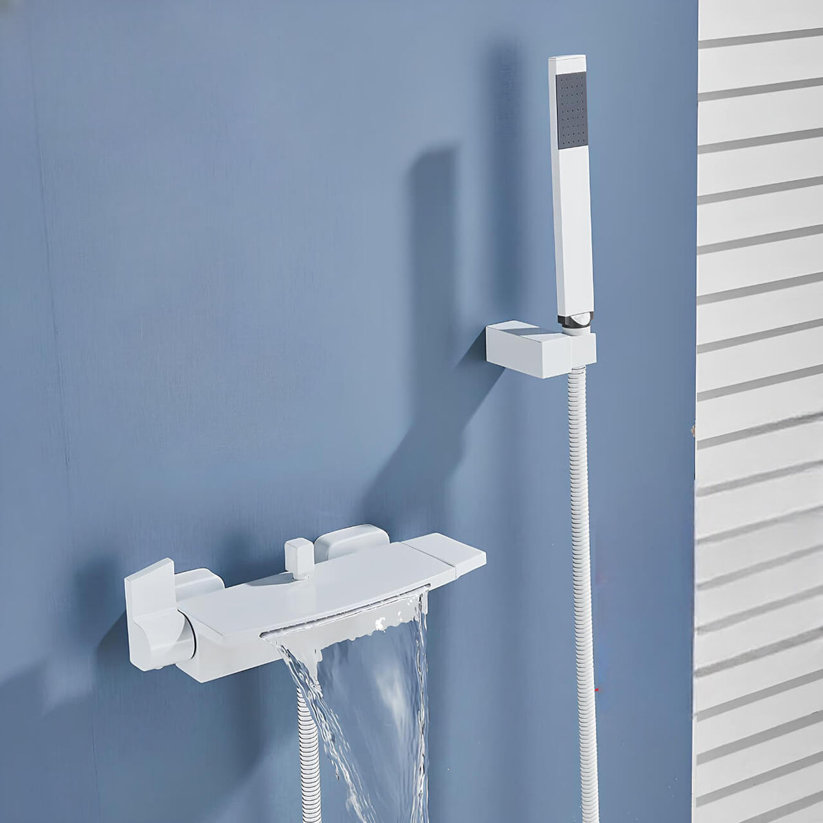 Robinet mitigeur baignoire noir mat cascade et douchette L'art du robinet