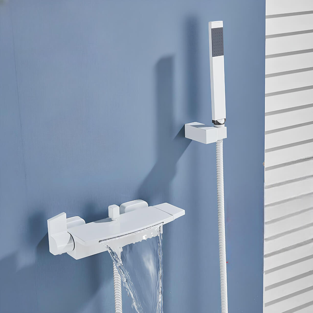 Robinet mitigeur baignoire noir mat cascade et douchette L'art du robinet