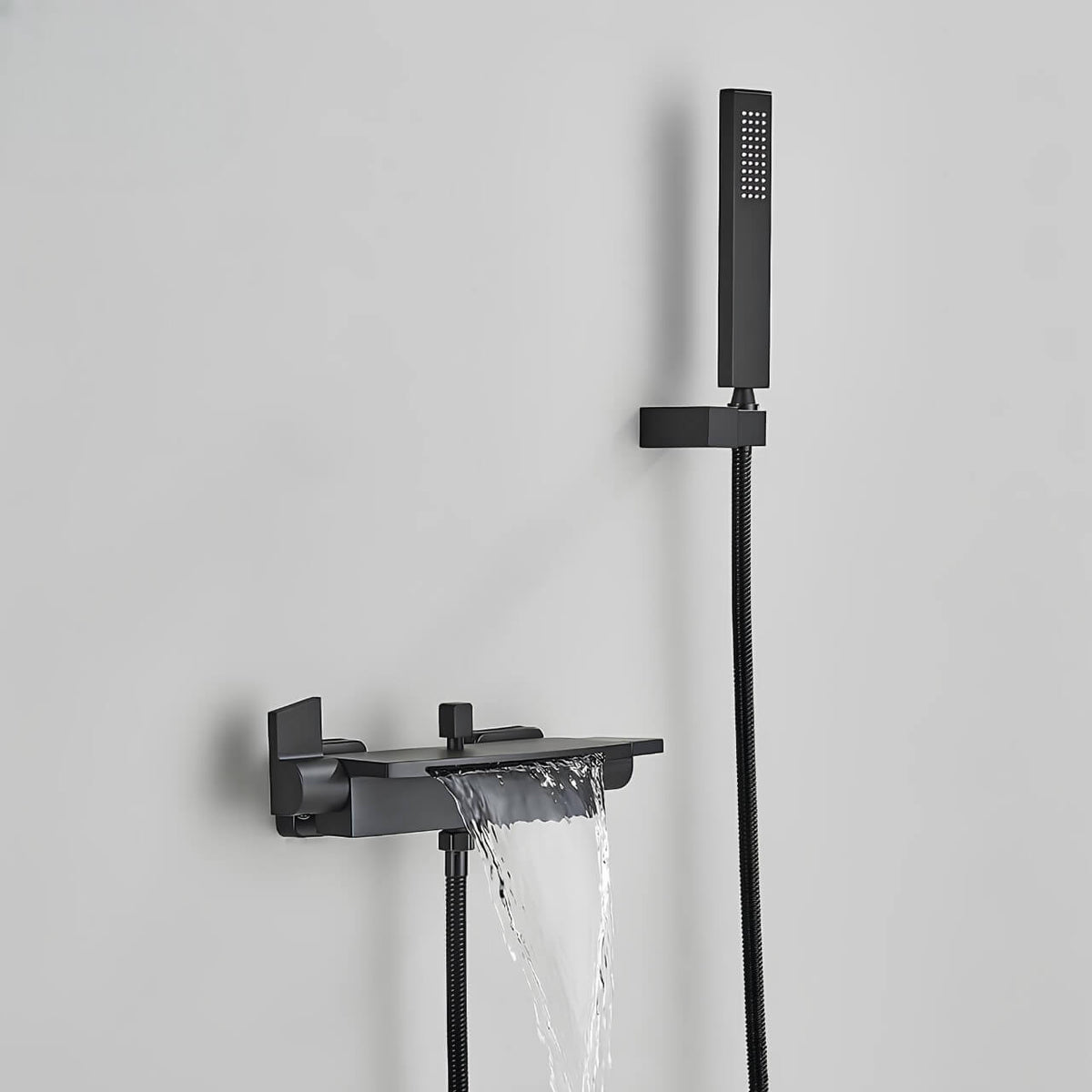 Robinet mitigeur baignoire noir mat cascade et douchette L'art du robinet