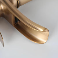 Robinet vasque cascade design contemporain L'art du robinet