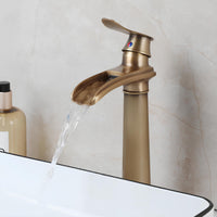 Robinet vasque cascade design contemporain L'art du robinet