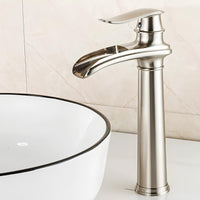 Robinet vasque cascade design contemporain L'art du robinet