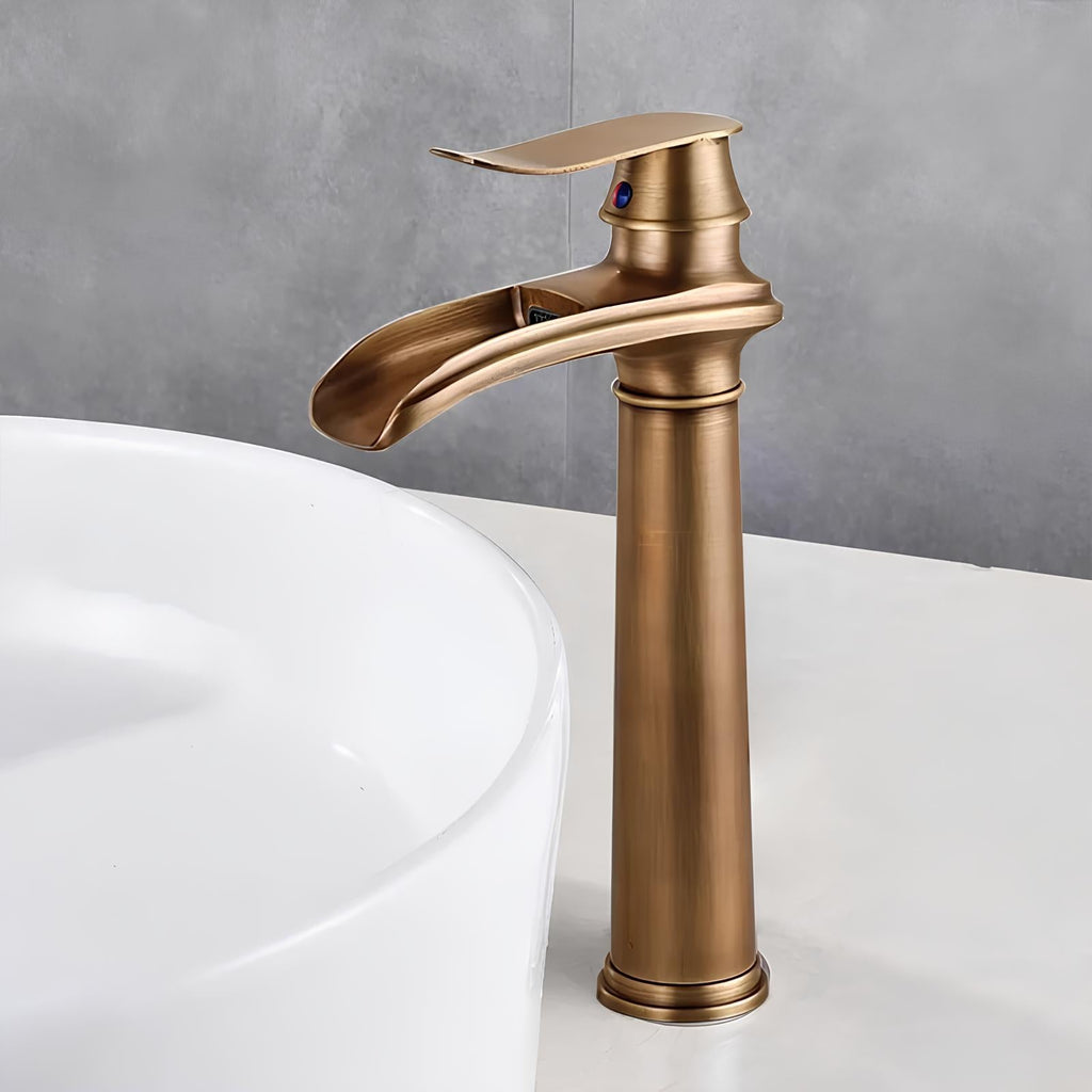 Robinet vasque cascade design contemporain L'art du robinet