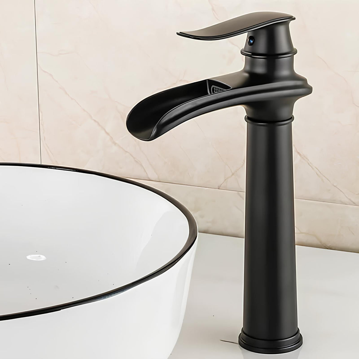 Robinet vasque cascade design contemporain L'art du robinet