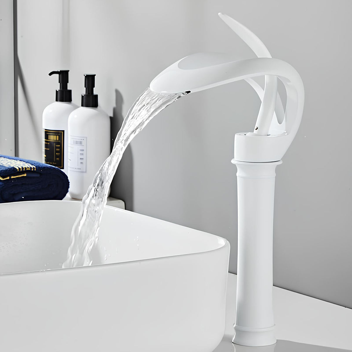 Robinet vasque cascade laiton design moderne L'art du robinet