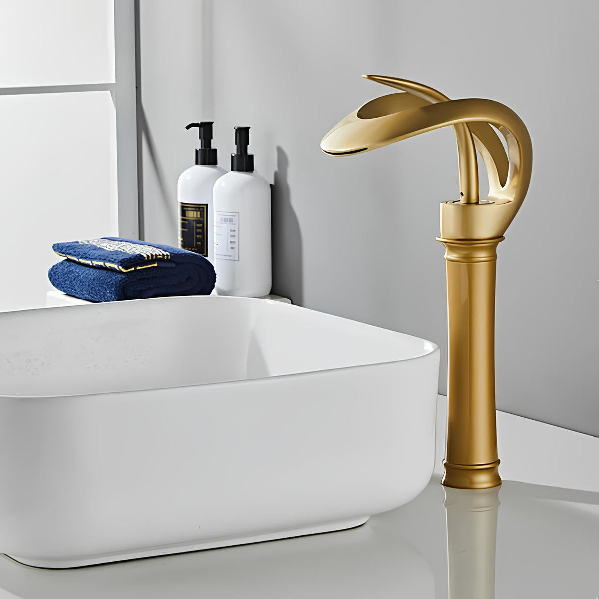 Robinet vasque cascade laiton design moderne L'art du robinet